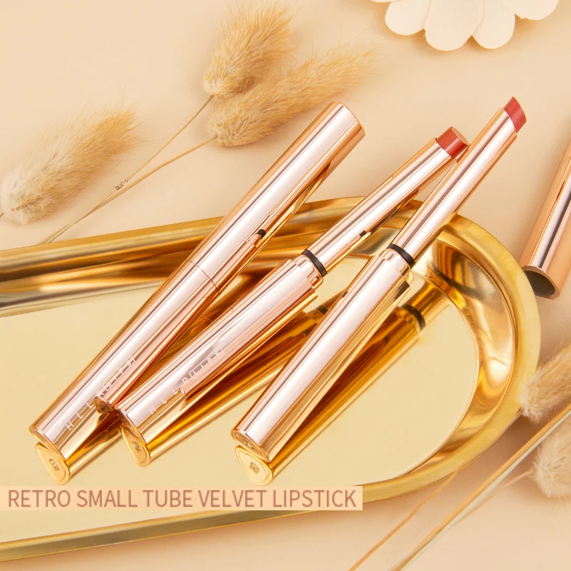 

Velvet matte moisturizing lipstick small gold bars lipstick small gold bars semi-matte and not easy to fade.