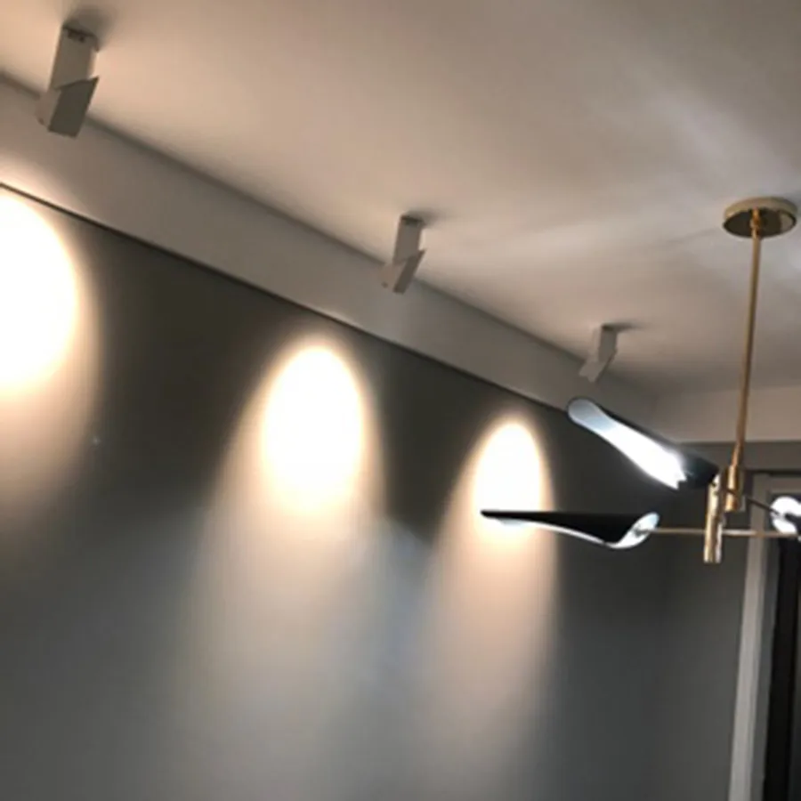 Goedkoop 7W 12W Moderne Mode Art Cube Led Spoor Licht Verstelbare Hoek Rail Lamp Opbouw Plafond Licht Voor Kleding Winkel