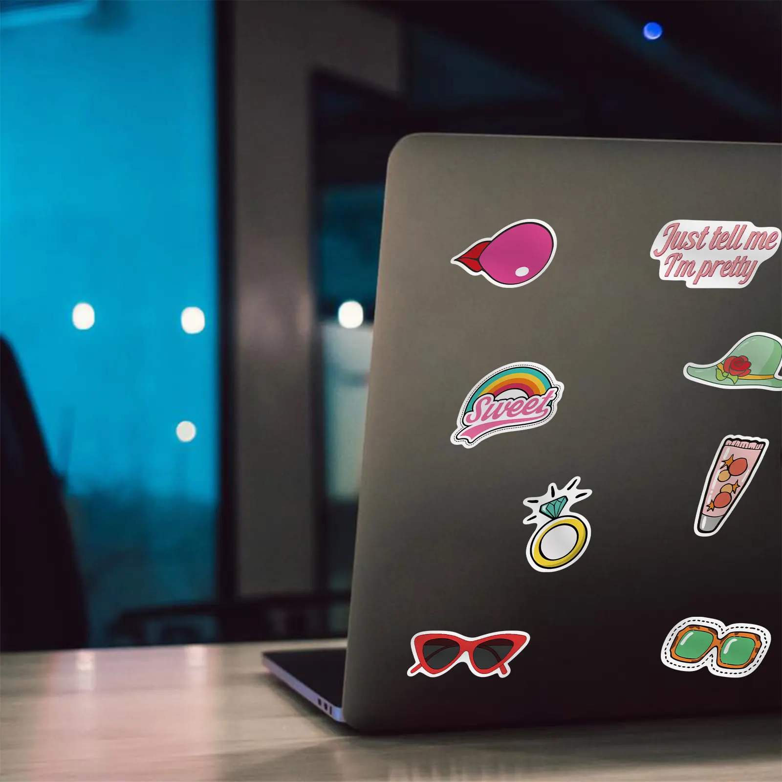 10/50 Buah Stiker Kartun Rias Wajah Anak Perempuan Imut Merah Muda Stiker Sepeda Helm Gitar Komputer Alat Tulis Ponsel