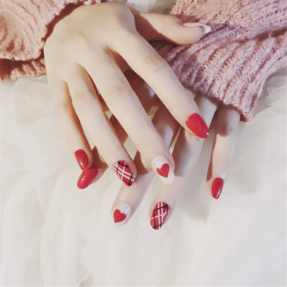

24pcs Fake Nails Fashion Charm Stripes Embellished Round Head Love Heart Full Cover False Nails Manicure Accessories