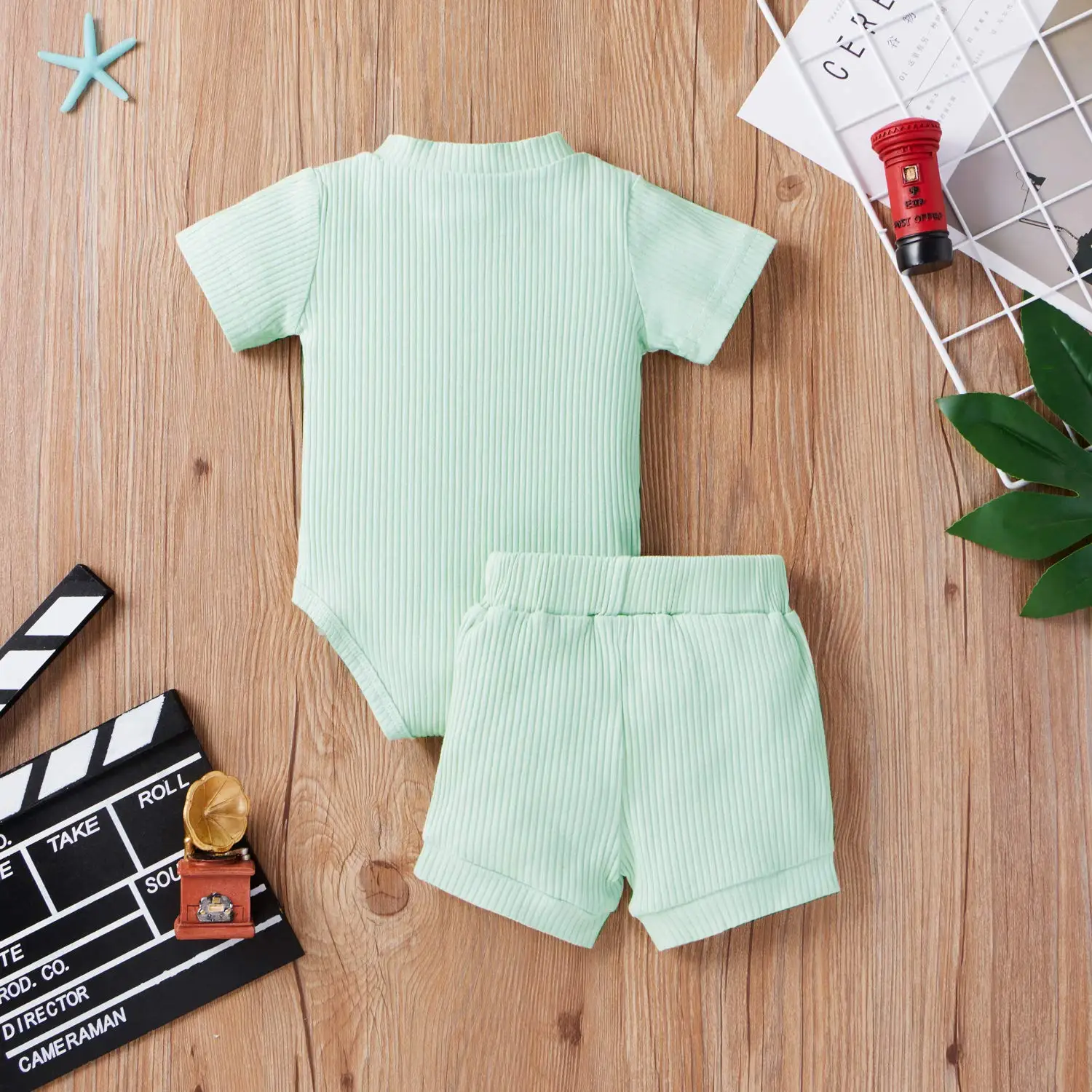 

2Pcs Unisex Baby Summer Outfits Set Solid Color Ribbed Stand Collar Short Sleeves Bodysuit + Elastic Waist Shorts 0-18Months