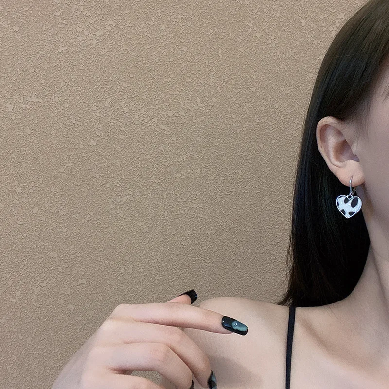 

2021High Quality Women Cute Drop Earrings Small Leopard Cow Designer Earrings Silver Plated Fur Earrings
