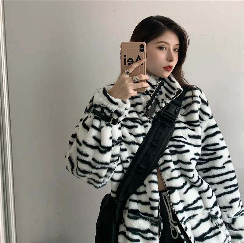 Rewind осенне-зимняя свободная Черно-белая плюшевая хлопковая куртка с принтом