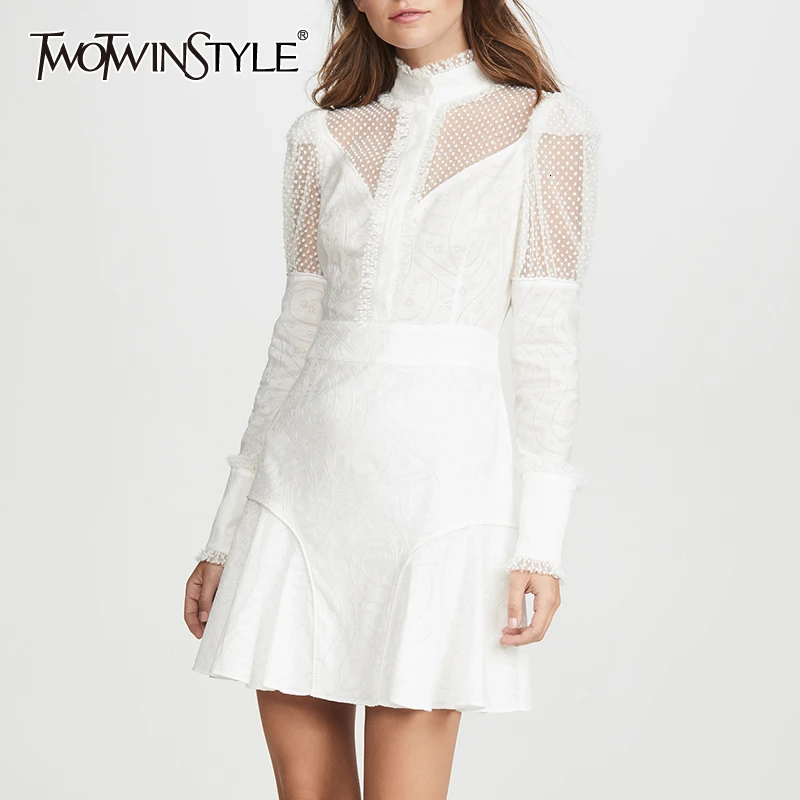 Женское платье в горошек TWOTWINSTYLE Осеннее кружевное мини с воротником стойкой