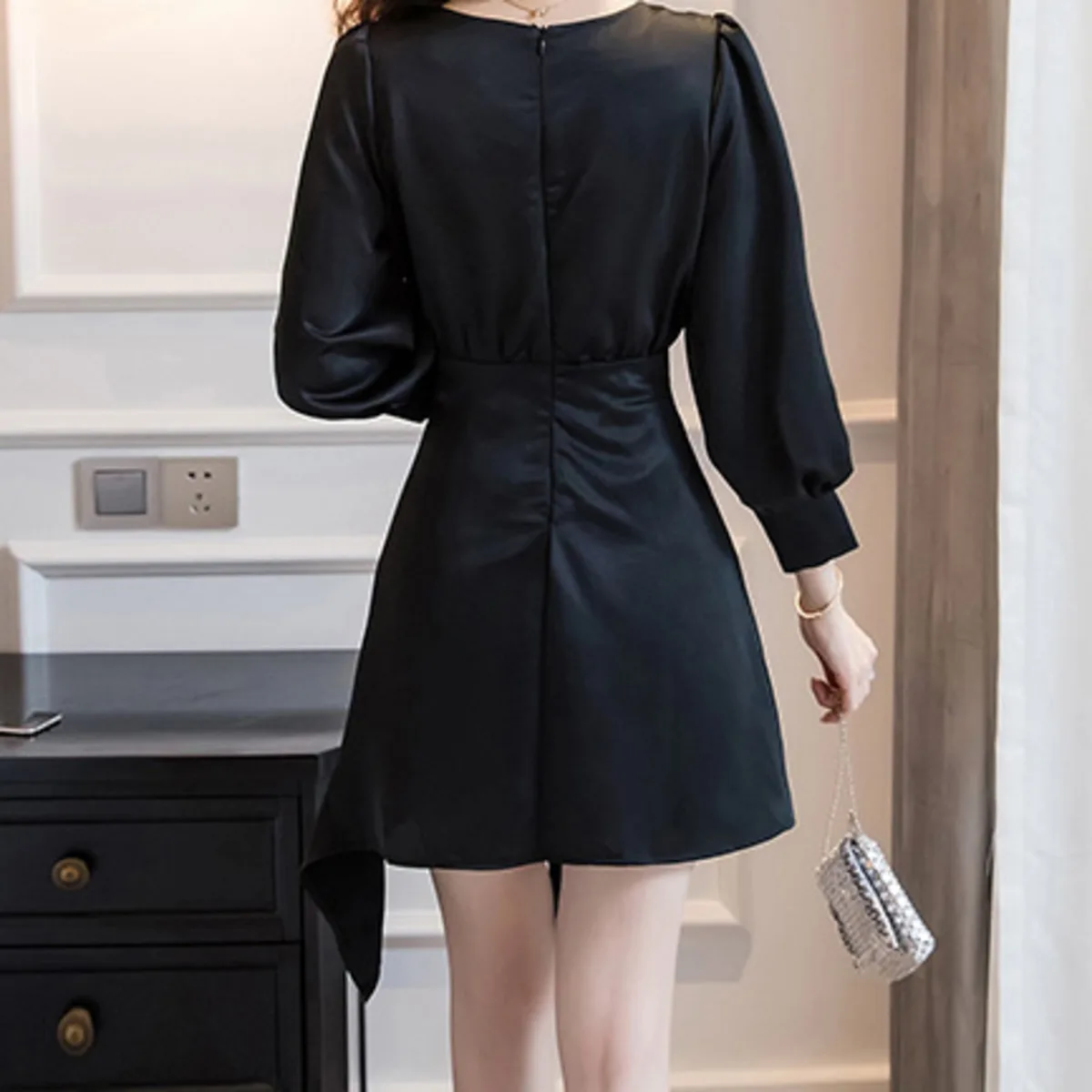 

2020 Fashion Outfits For Women Streetwear Ruffled Skirts V Neck Long Sleeve Mini Cocktail Dresses Irregular Satin Party Dress