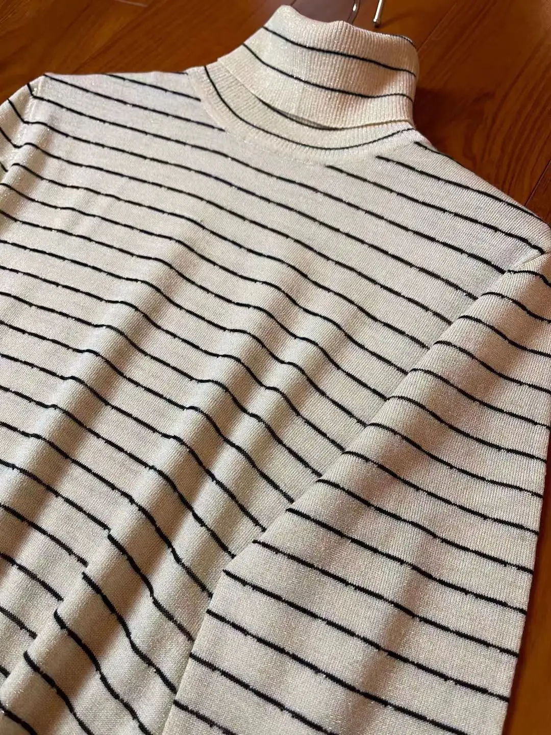 Ladies 2021 New Fashion Sexy Casual Sheep Hair Clip Gold Stripe Base Shirt 1221