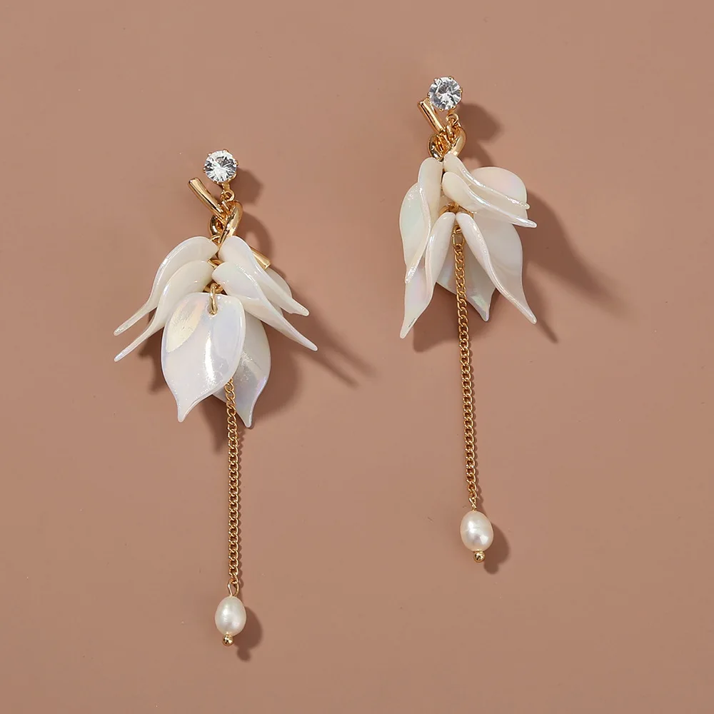 

Fashion Women White Pearl Flower Long Natural Pearl Dangle Earrings for Vintage Earring