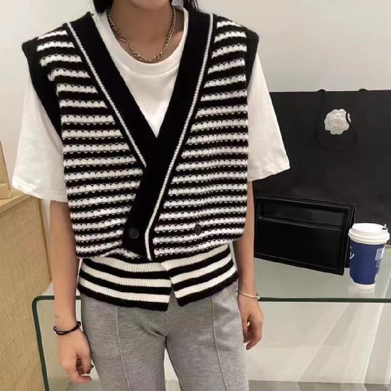 

Women's knitted autumn stripe vest
