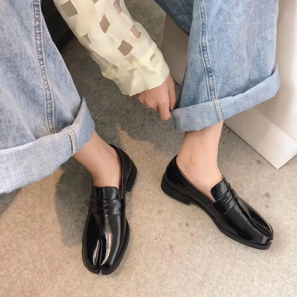 Женские туфли из лакированной кожи на плоской подошве в британском стиле tabi ninja