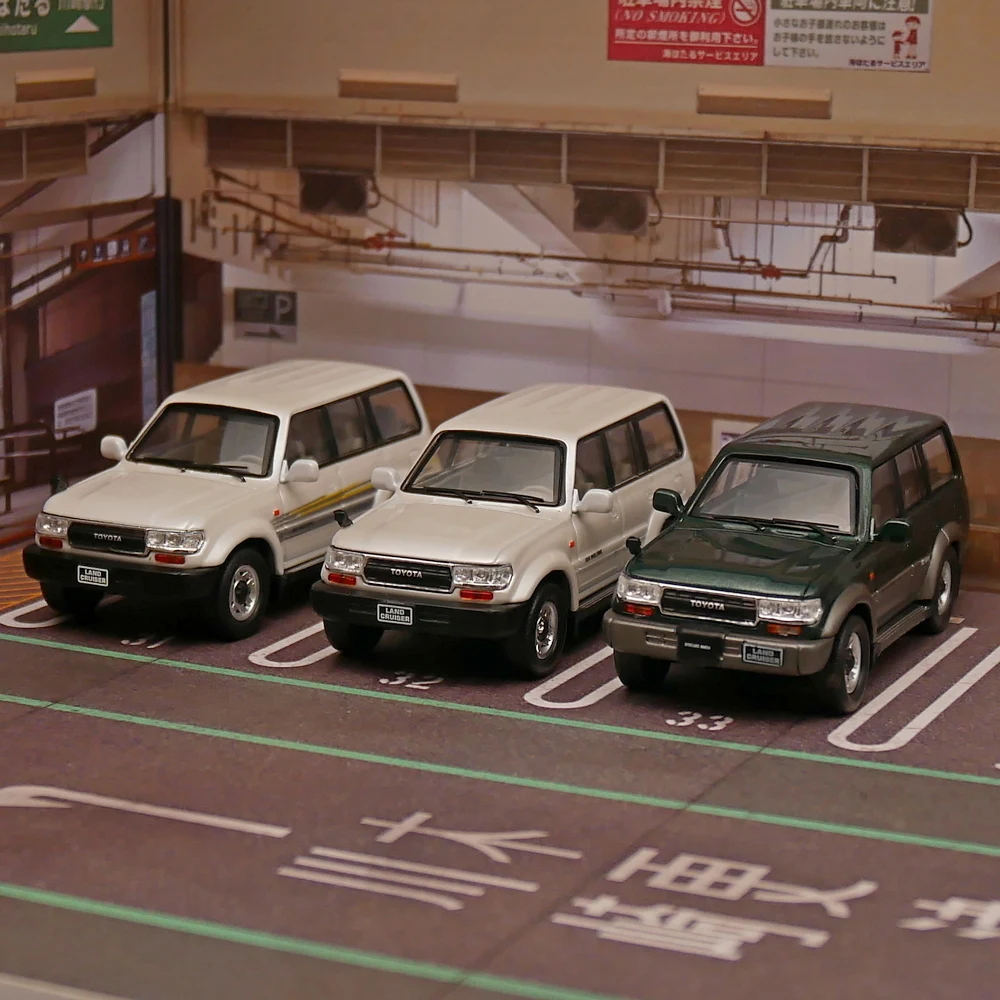 

Master 1:64 Toyota Cruiser LC80 Diecast Car Model Alloy Toy