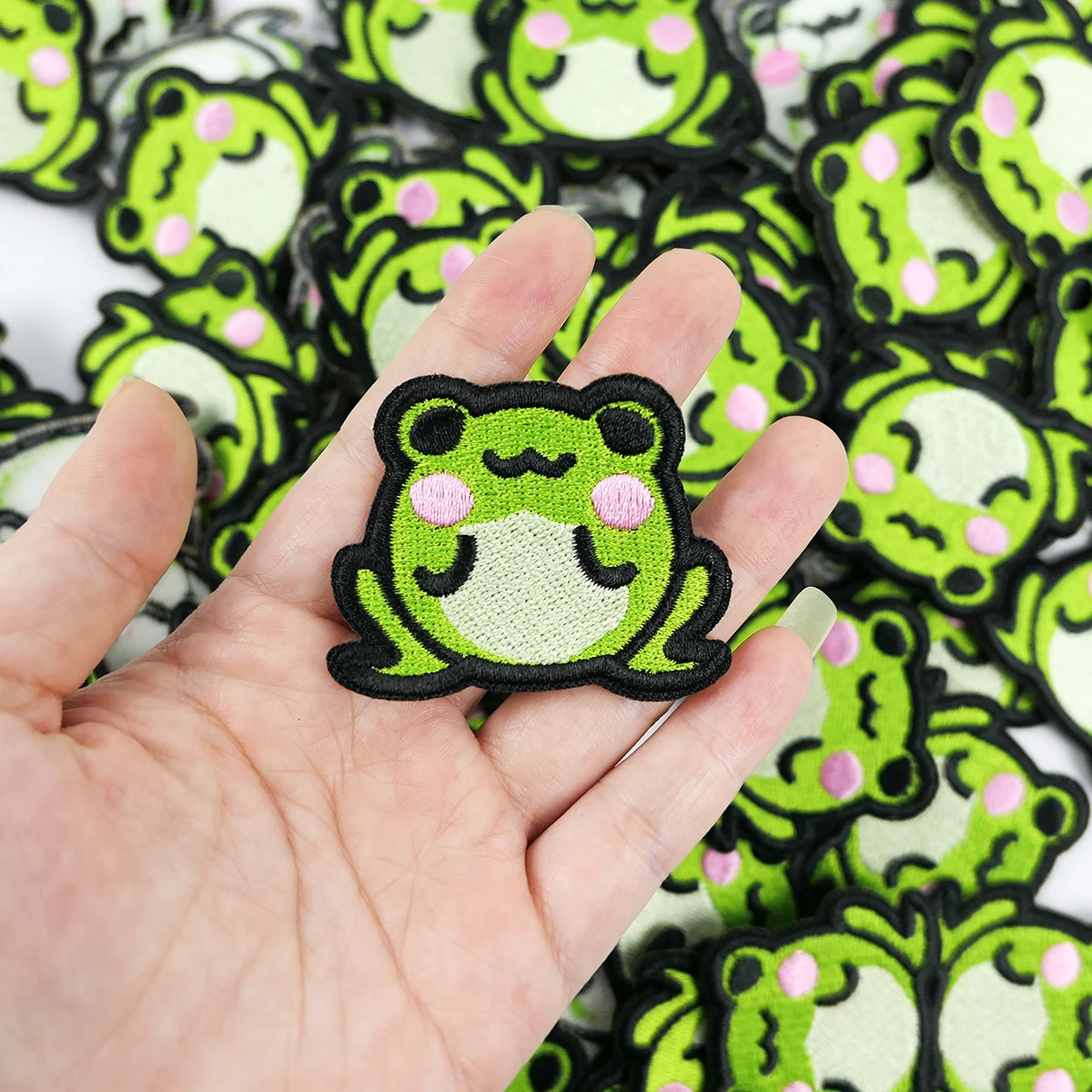 Симпатичные вышитые зеленые лягушки нашивки для одежды наклейки утюгом на