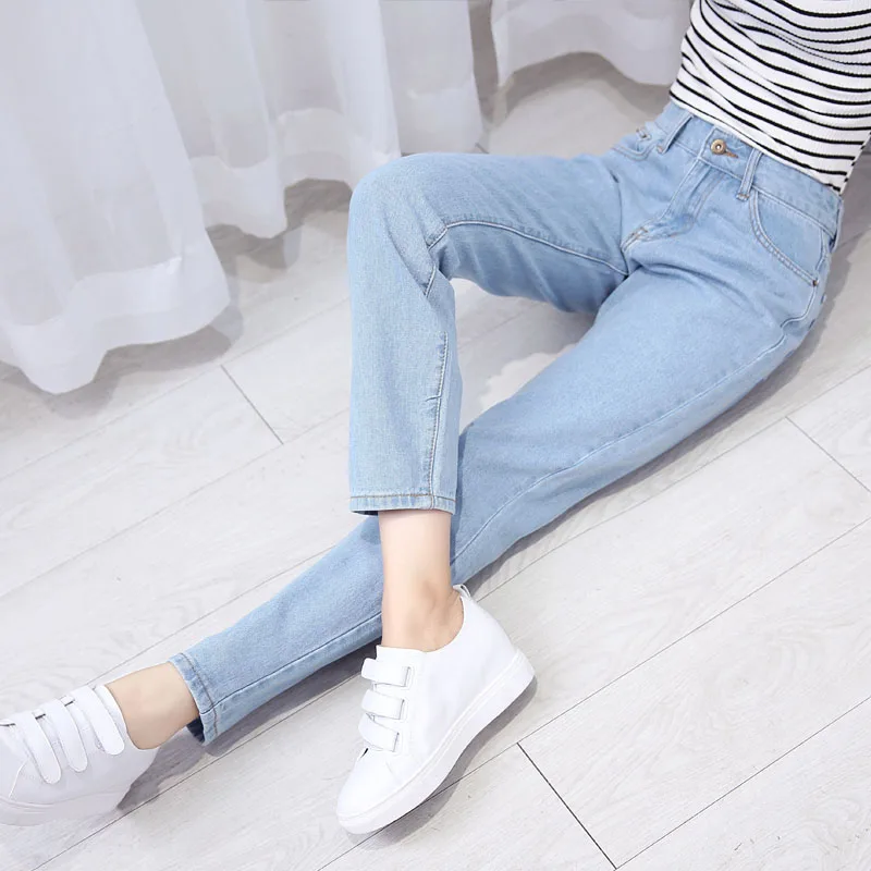 Джинсы для женщин с высокой талией светло-голубые свернутые джинсовые