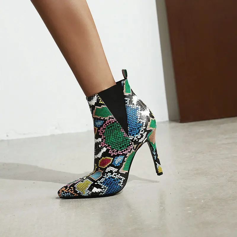 Женские ботинки с острым носком на тонком каблуке со змеиным принтом - купить по