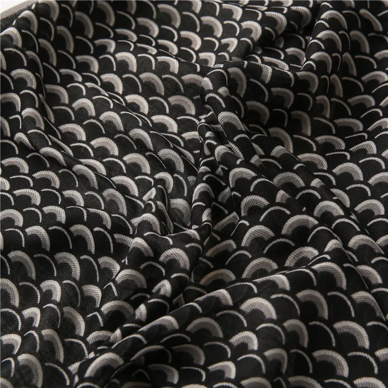 2022 Женская шаль из Испании и вискозы с кисточками черной серой шкуры со змеиным