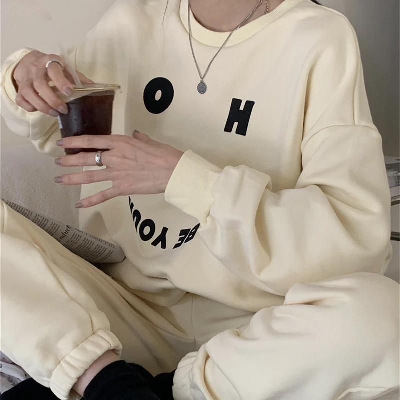 Осенне-зимние женские спортивные костюмы с круглым вырезом и буквенным принтом