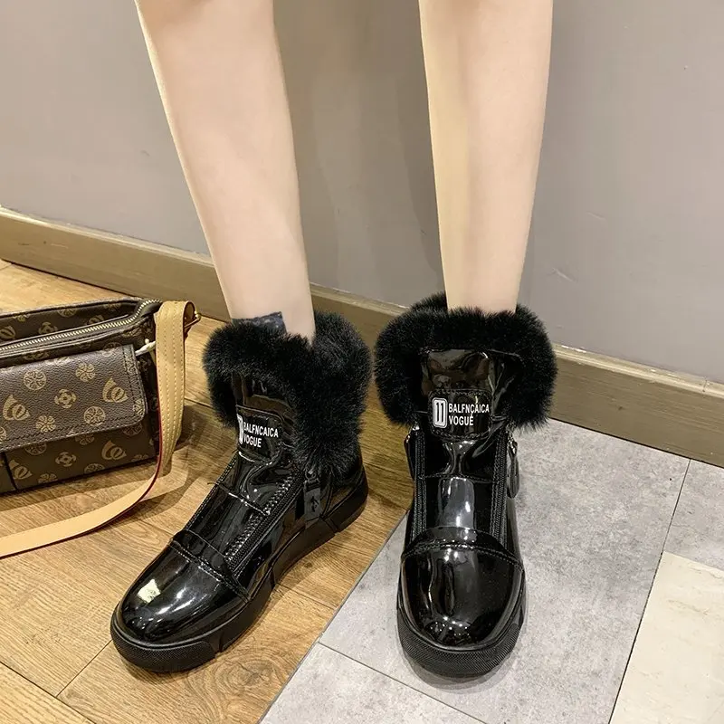 

Женские теплые ботинки на низком каблуке, с круглым носком