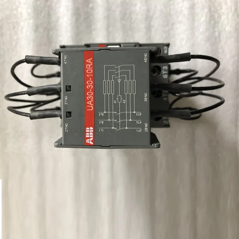 

ABB 3-Полюсные контакторы для конденсатор с алюминиевой крышкой, переключение UA30-30-10RA
