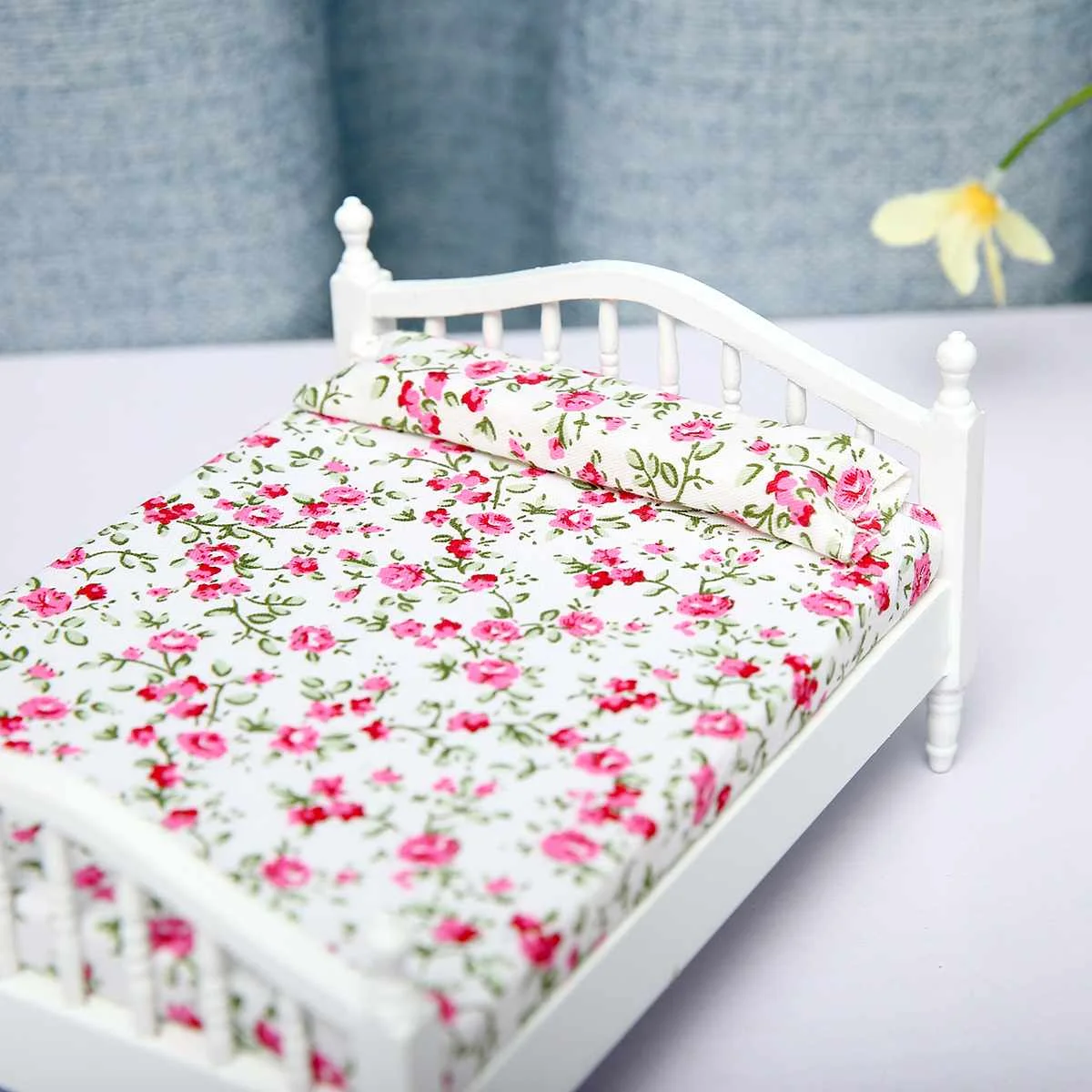 

1:12 handicraft Mini Bed With Pillow for Girls Dolls Dollhouse Bedroom Furniture Pink Color Toy For children Doll Pretend Play