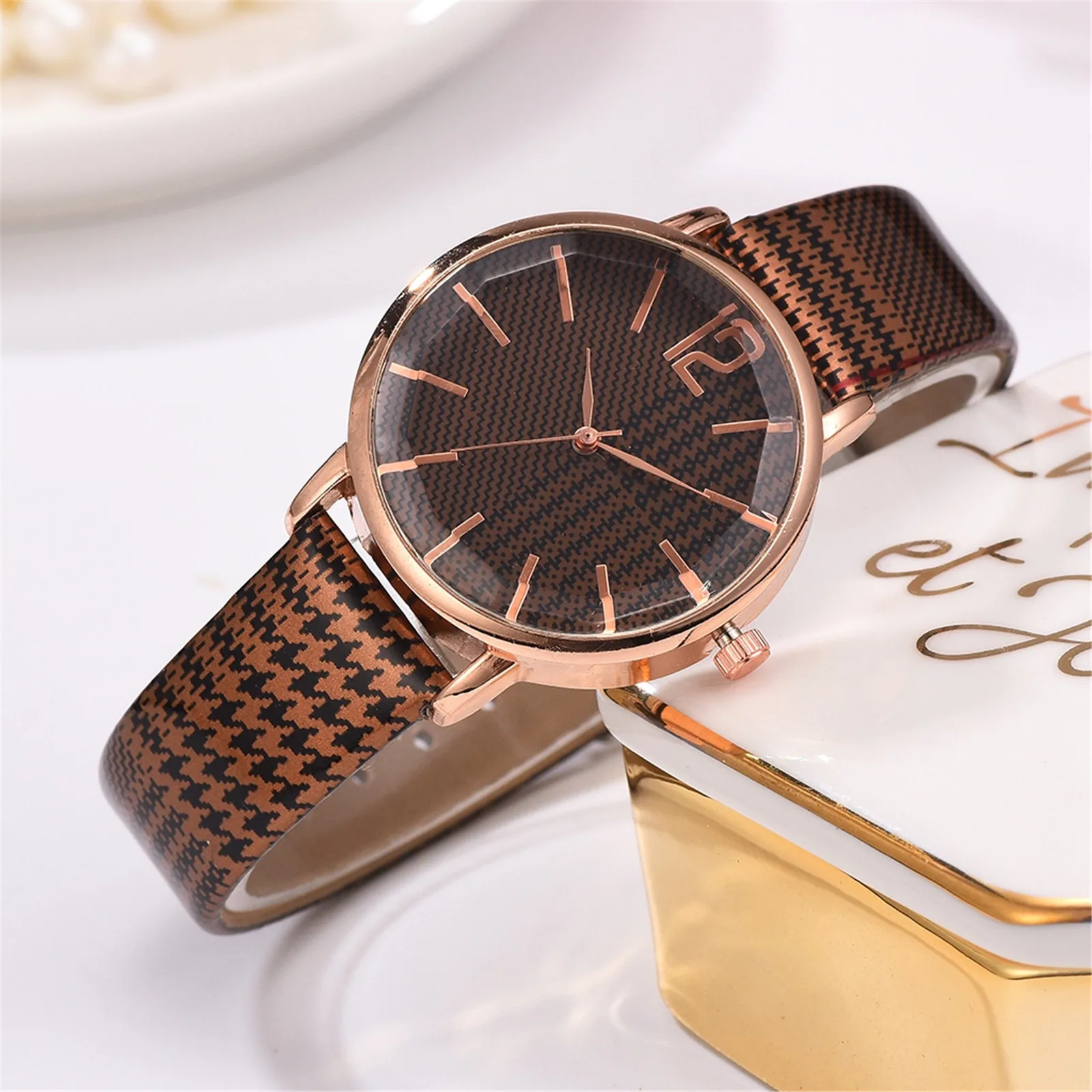 

2021 Fashion Couple Watch Crack Strap Multicolor Valentine's Day Gift Quartz Watch Leather Strap Wrist