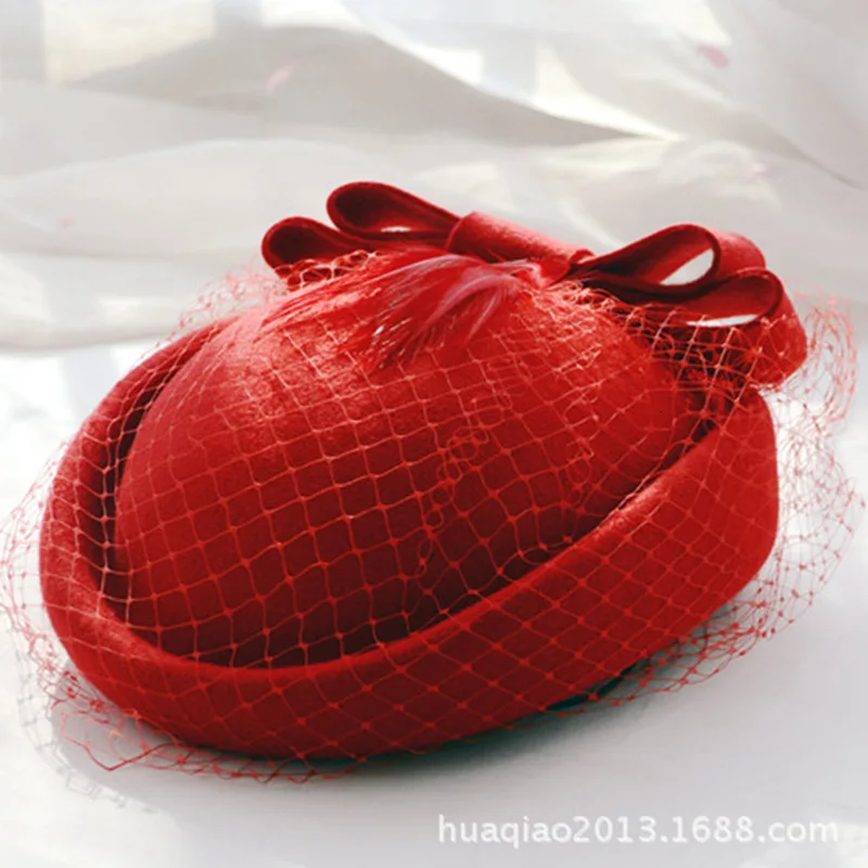 Женская фетровая шляпка-Таблетка черная с бантом красного цвета на зиму 100% |