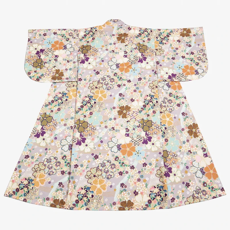 Женское японское кимоно серого цвета с красивыми цветами Трендовое юката одежда