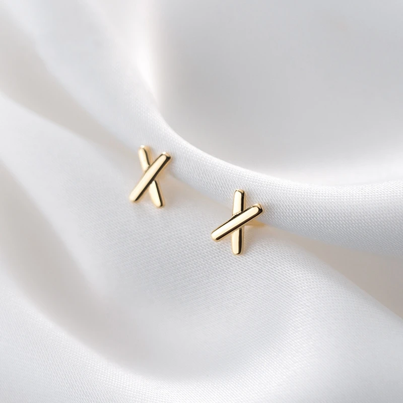 

Simple 925 Sterling Silver Minimalist Mini Girl Birthday Gift Korean Cross Stud Earrings for Fashion Women Wedding Jewelry