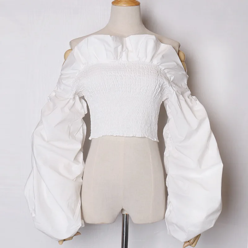 Женская блузка с рюшами открытыми плечами и рукавами-фонариками | одежда