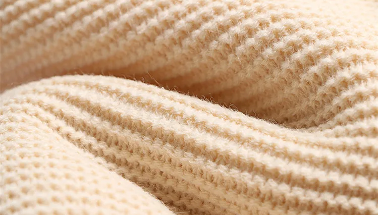 Женский короткий вязаный жилет с разрезом сзади и бантом асимметричный без