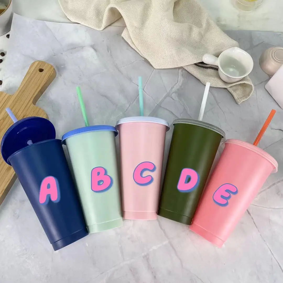 

700ml PP Material Rainbow Color Temperature Straw Plastic Cup Outdoor Sports Easy To Carry Can Be Customized LOGO