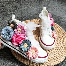 Zapatos blancos pequeños de lona para mujer, Tops altos, flores de lentejuelas tridimensionales personalizadas a mano, populares, primavera y verano