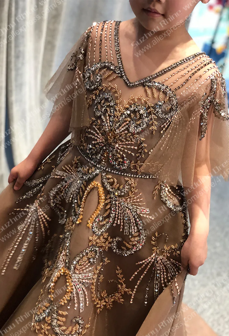 Рисунок 3 - Роскошные платья с V-образным вырезом