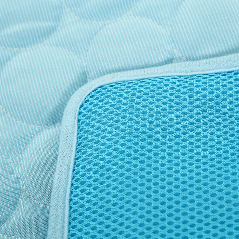 

Pets Summer Cooling Mat 3 Size Pet Ice Pad Cool Cold Silk Moisture-Proof Cooler Sofa Mats Portable Tour Sleeping Pet Accessories