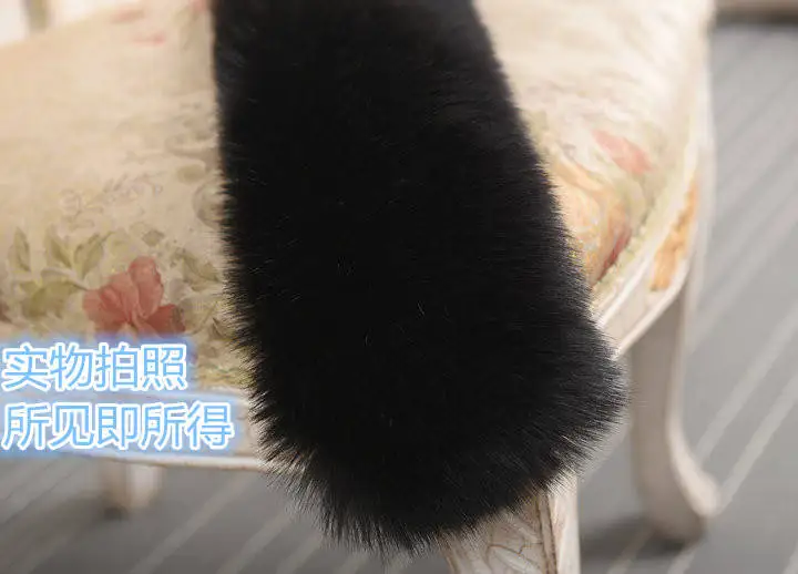 

woman faux fur collar scarf