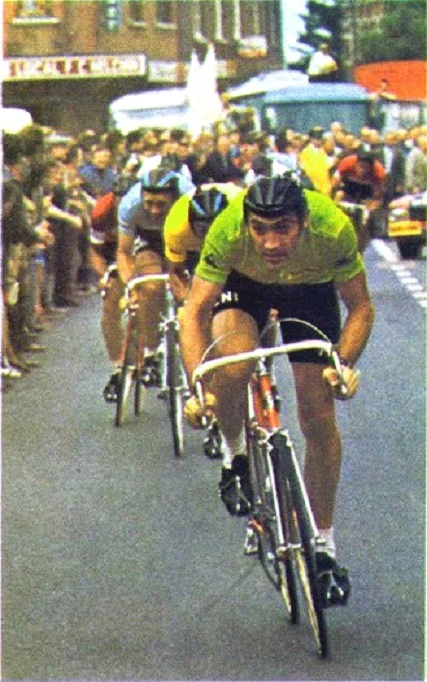 Велосипедная езда 1975 фотография Merckx атакует снова! Классические картины на