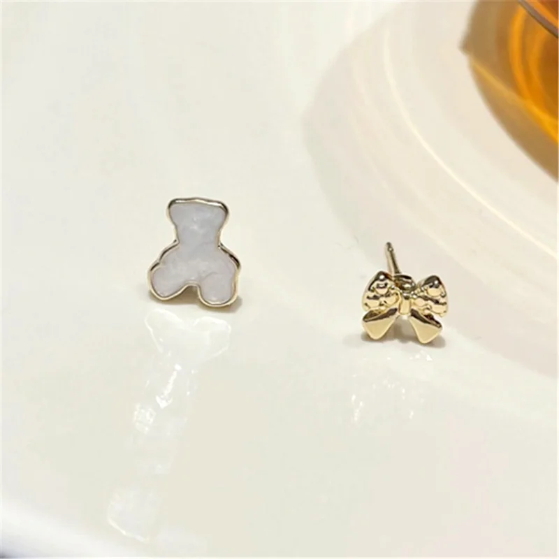 

Fashion Simple Golden Bow Bear Niche Temperament All-match Small Earrings Women's Jewelry Wholesale