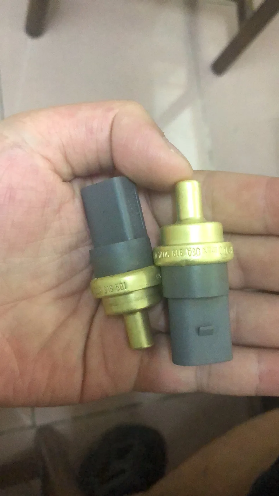 Датчик температуры охлаждающей жидкости 25x 06A919501A 06A919501 для AUDI Для VW GOLF SKODA FABIA OCTAVIA 2