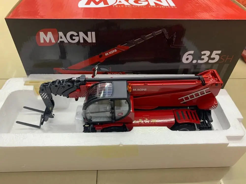 

Телескопические погрузчики ROS Magni 6,35 SH RTH 1:32, масштаб литья под давлением, новая модель в коробке