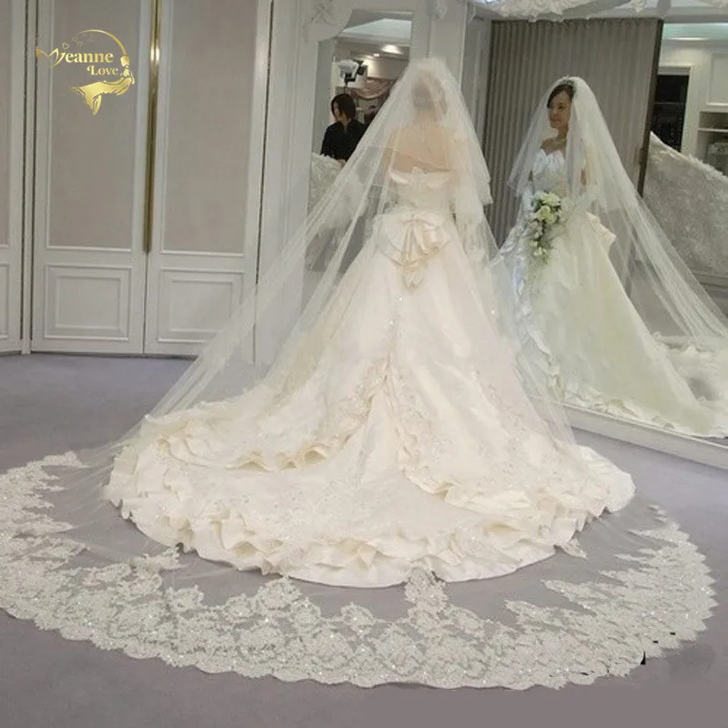 Элегантные наручные 4х метров в длину фаты белого цвета и слоновой кости