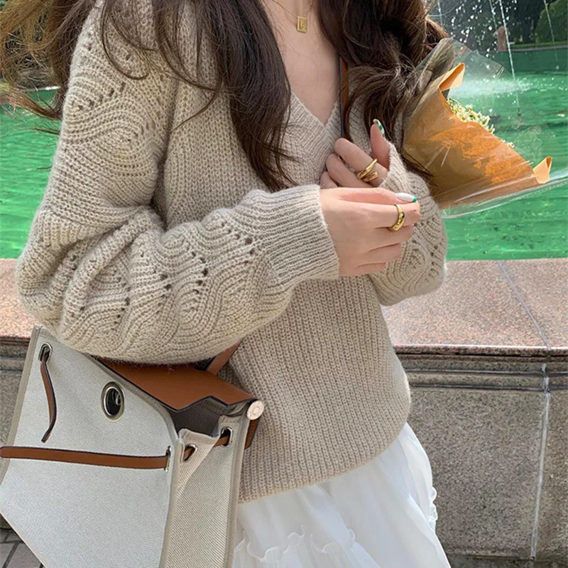 

Gentle Wind Soft Waxy Sets Knitting Women Vogue Of New Fund Of 2021 Autumn Languid Is Lazy Loose Pure Color v-neck Twist Sweater