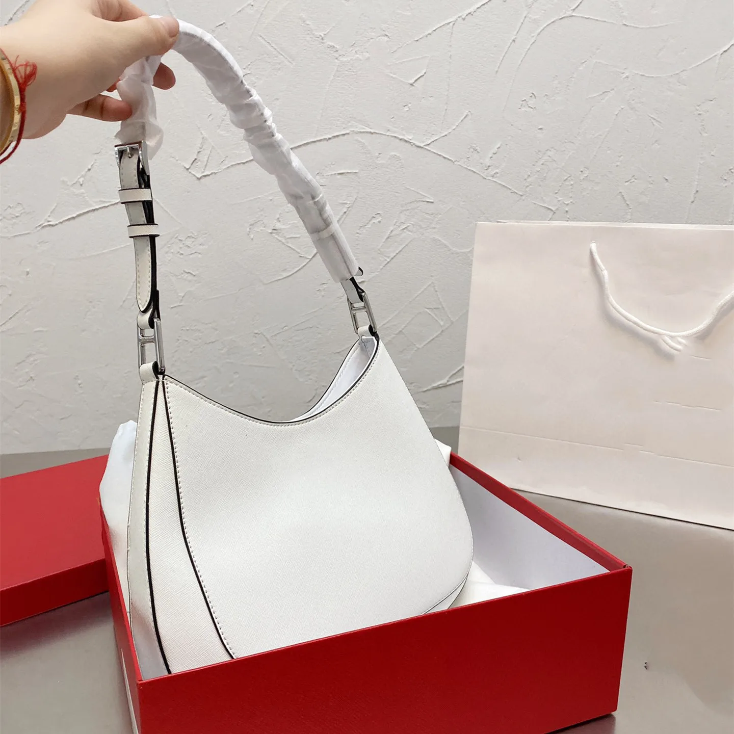 

New Armpit Bag Retro Shoulder Bag Leather Middle Age Baguette High Class Elegant Handbag Bag Women 2021 Fashion Korean Version