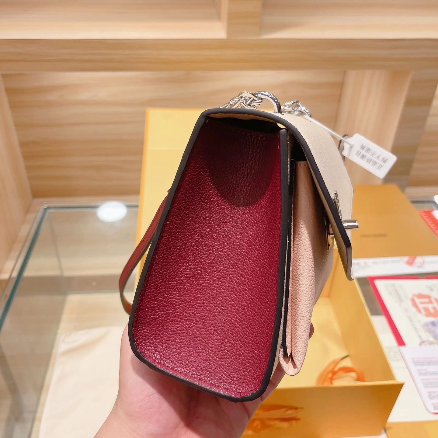 

With logo High quality leather Trendy stitching bag Ladies bag Shoulder Bags Diagonal bag Fashion all-match popular