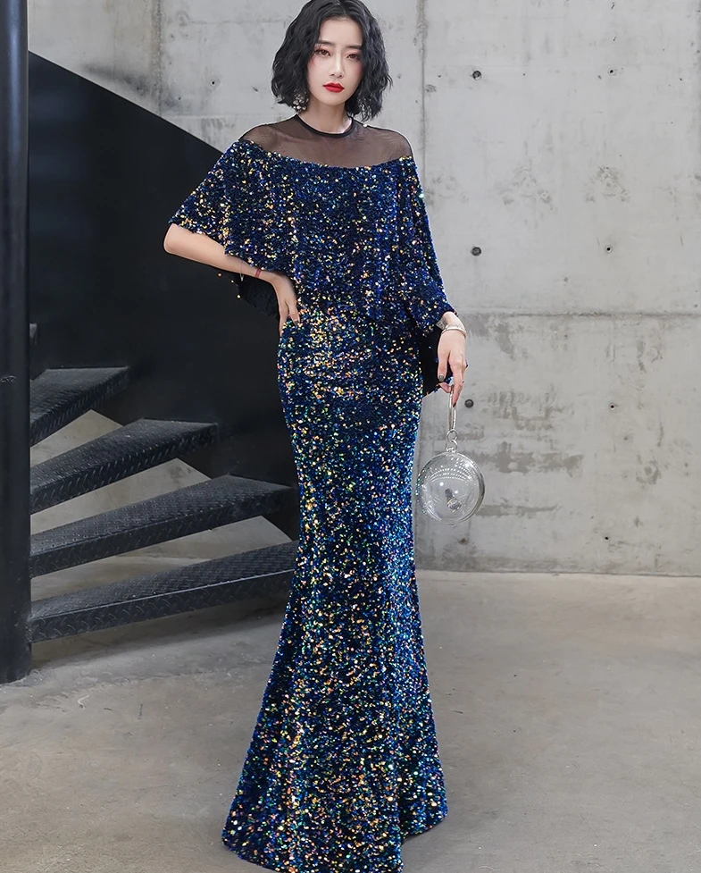 Женское платье с блестками длинное вечернее трапеция накидкой и круглым вырезом