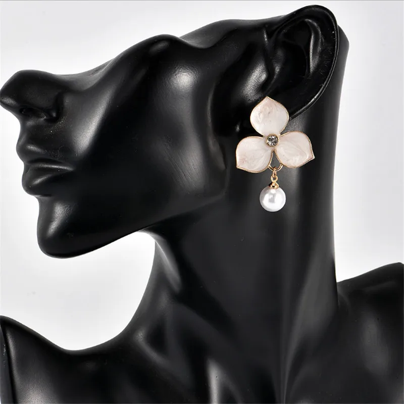 

European and American fashion women's flower pearl earrings woman jewelry girl white pure color stud earrings for lady gift