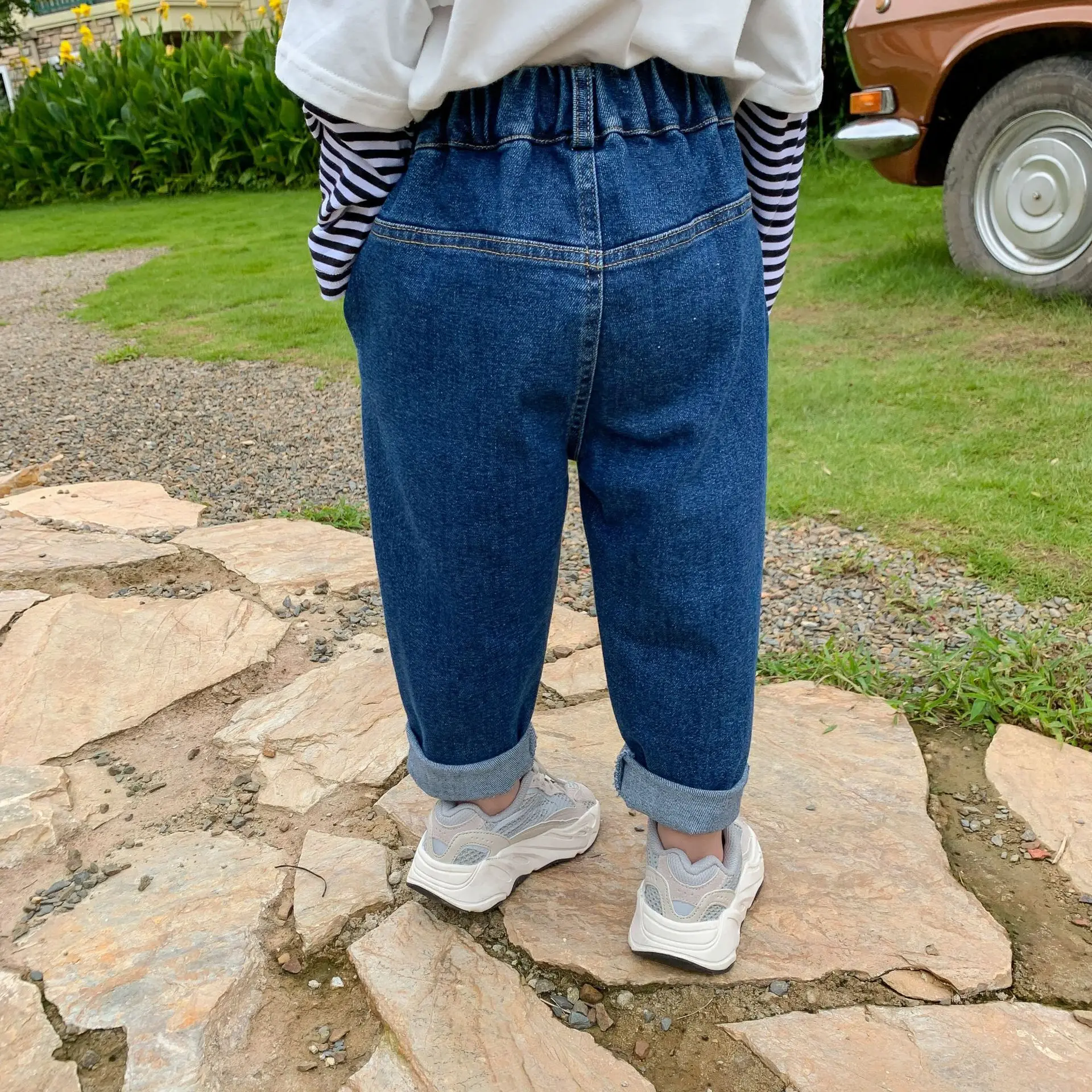 Новое поступление Осенние хлопковые однотонные универсальные джинсы в