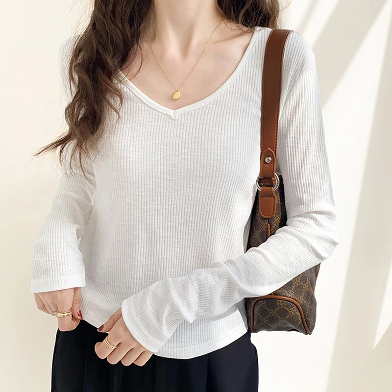 

Женская футболка с длинным рукавом и V-образным вырезом