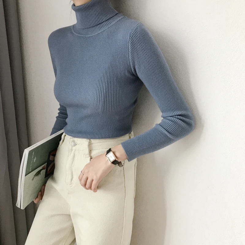 Женский свитер с высоким воротником эластичным и длинными рукавами