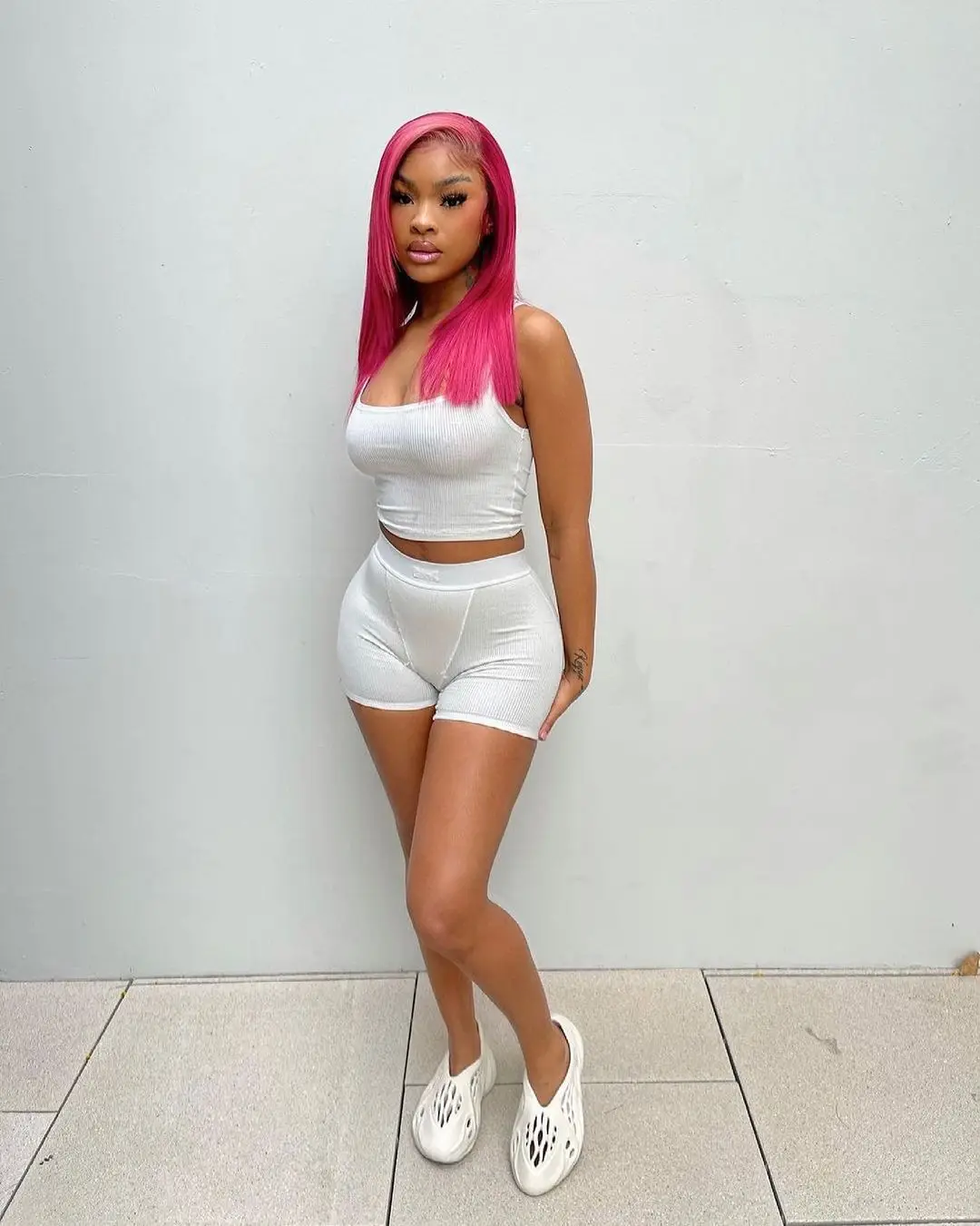 

2021 Summer New Solid Color Low Waist Cropped Shorts Ultra Short Sexy Mini Vest Two-Piece Set