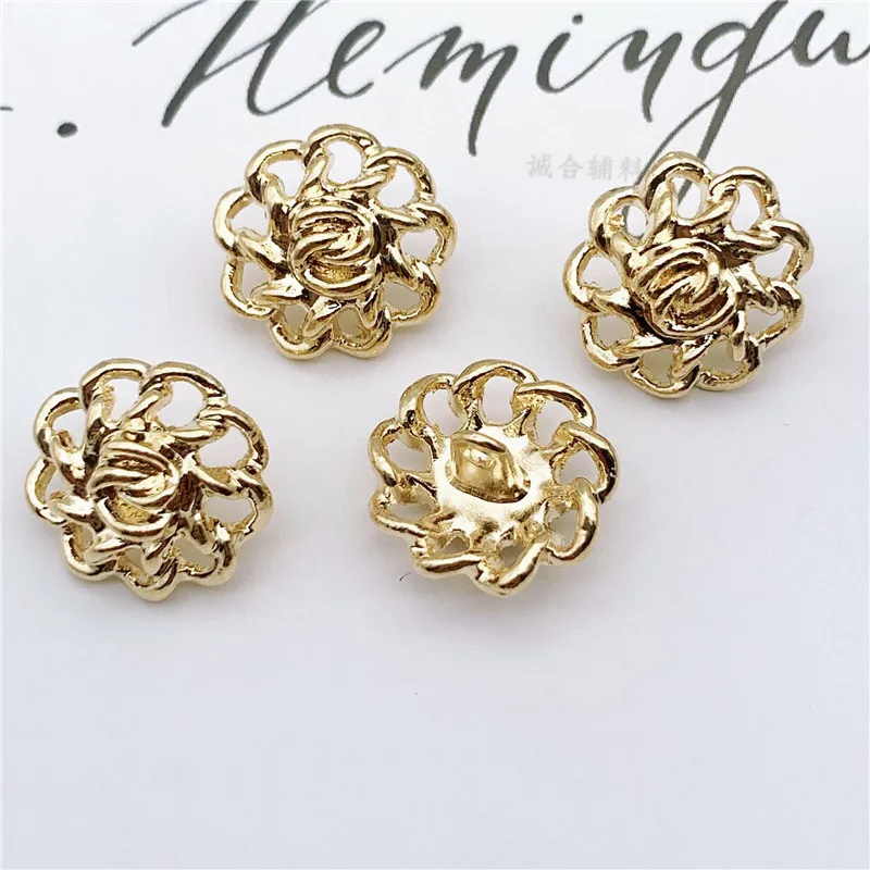 

10pcs 15/20/25mm Fashion Hollow Gold Buttons for Coat Decorative Buttons for Clothing Beautiful Metal Flower Buttons for Shirt