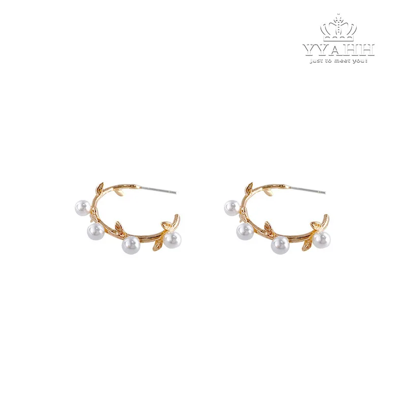 

Simple Small Pure and Fresh Earrings, Fashionable and Versatile Holiday Style Ring Ear Nails, Pearl Earrings
