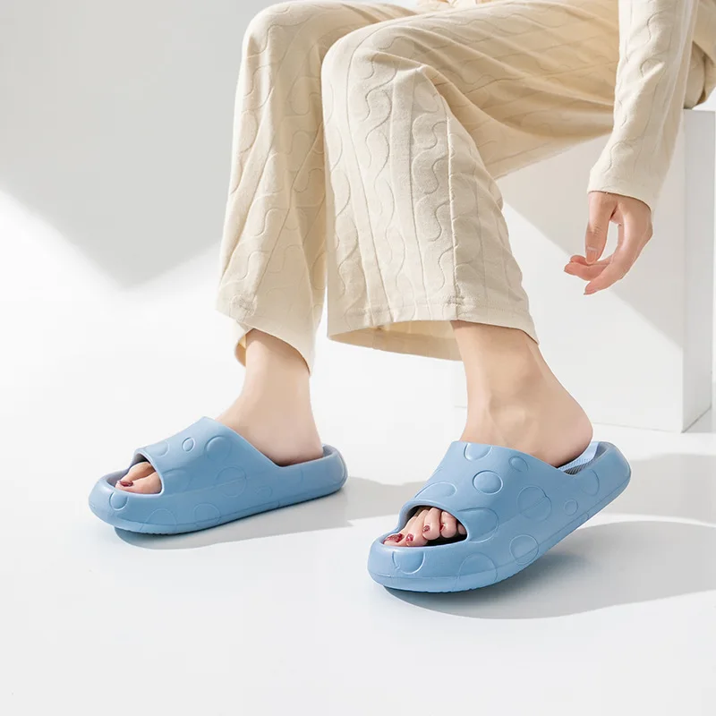 Womens Platform Slippers Bathroom Slipper for Men Non-slip Couple Slipper Soft and Comfortable Cloud Slipper Fashion Beach Shoes (0)